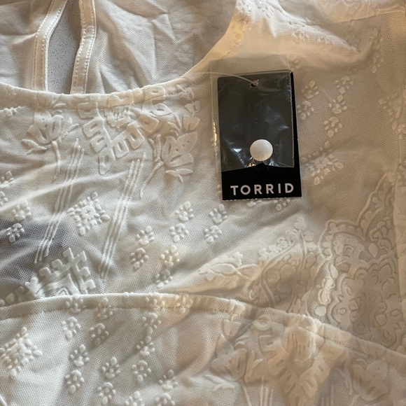 Torrid Flocked Mesh Crew Neck Bell Sleeve Top Size 00 White Blouse NWT - Picture 9 of 10